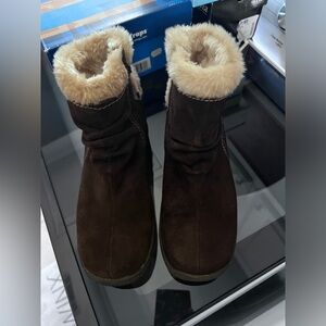 BareTraps Leanna Brown Suede Booties. Fleece lining,side zipper. Size 9.5M